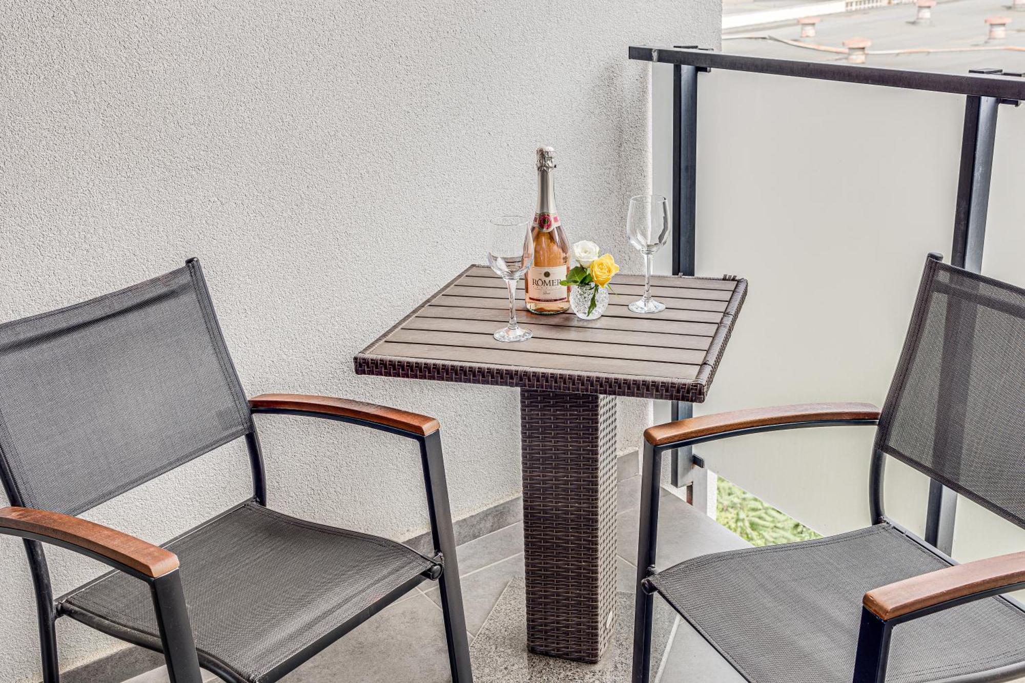 Ari - Ared Luxurious Apartments With Balcony & Free Parking Arad Dış mekan fotoğraf
